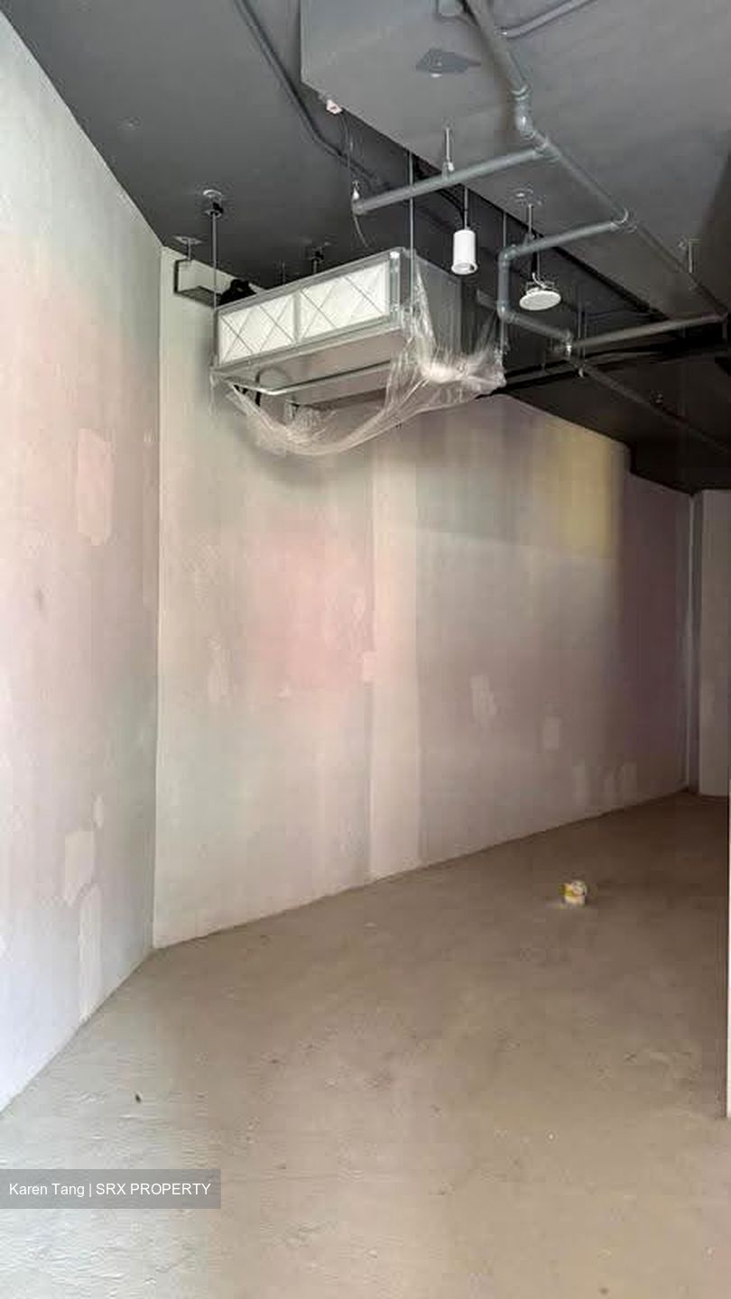 Sceneca Residence (D16), Retail #622193441